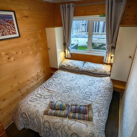 Caswell Beach Chalet 70 Located In Gower Peninsula Swansea Exterior foto