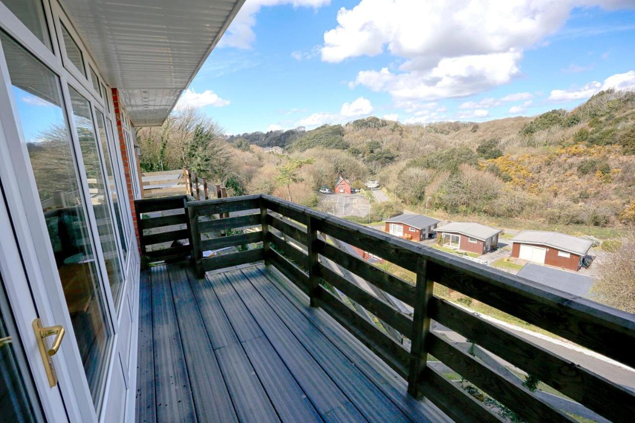 Caswell Beach Chalet 70 Located In Gower Peninsula Swansea Exterior foto